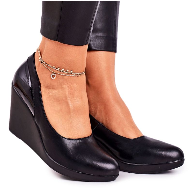 J.STAR But Dámské klasické klínové lodičky lakované černou Ivonne černá