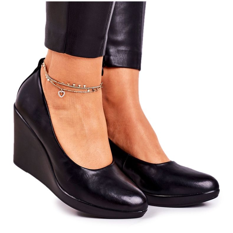 PJ1 Dámské klasické lodičky na klínku černé Ivonne černá PJ1 Dámské klasické lodičky na klínku černé Ivonne černá