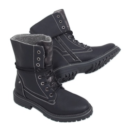 Černá šněrovačka 4667 černá