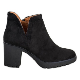 Bella Paris Semišové botičky s řezem černá