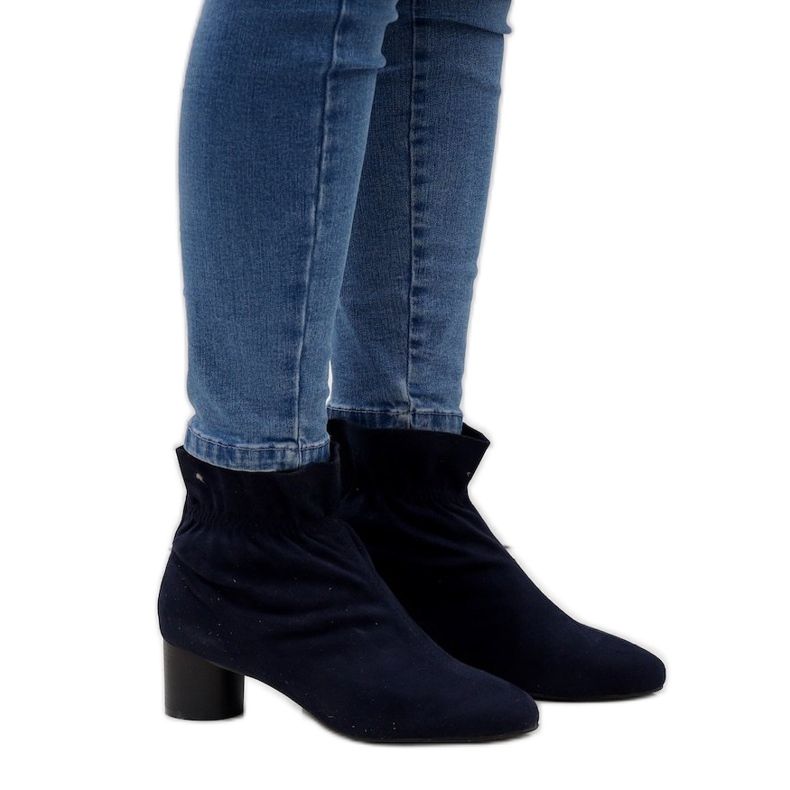 Tmavě modré semišové boty na sloupku JM5512M námořnická modrá