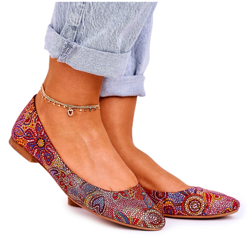 Dámské kožené balerínky Maciejka červené s květinami 04100-38 vícebarevný Dámské kožené balerínky Maciejka červené s květinami 04100-38 vícebarevný