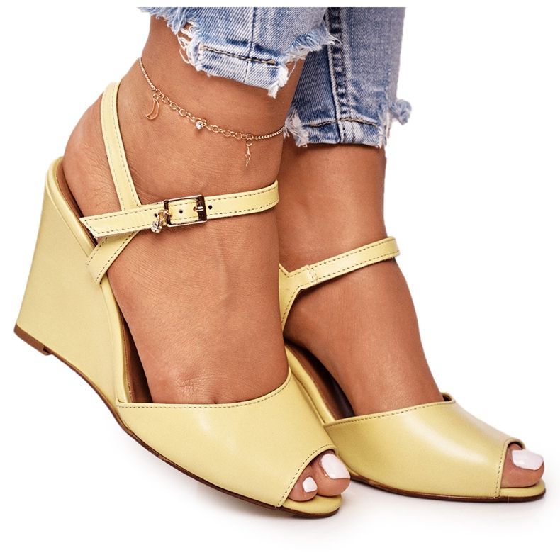 Sandály na klínku Laura Messi 2253 Yellow žlutá