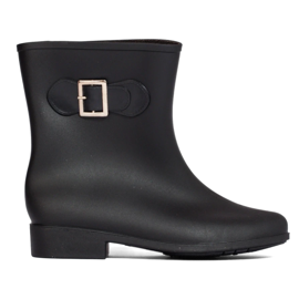 Černé gumové holínky s přezkou černá