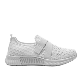 Bílé nazouvací sportovní boty Akira bílý