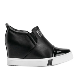 Dámské černé tenisky s nápisy Caroline černá