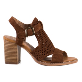 Evento Prolamované sandály na jaře hnědý Evento Prolamované sandály na jaře hnědý