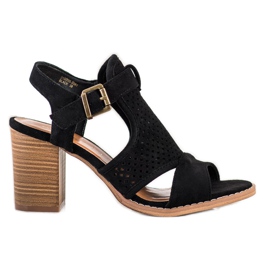 Evento Prolamované sandály na jaře černý