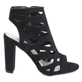 Černé prolamované sandály na podpatku AT-0666-L Black černý