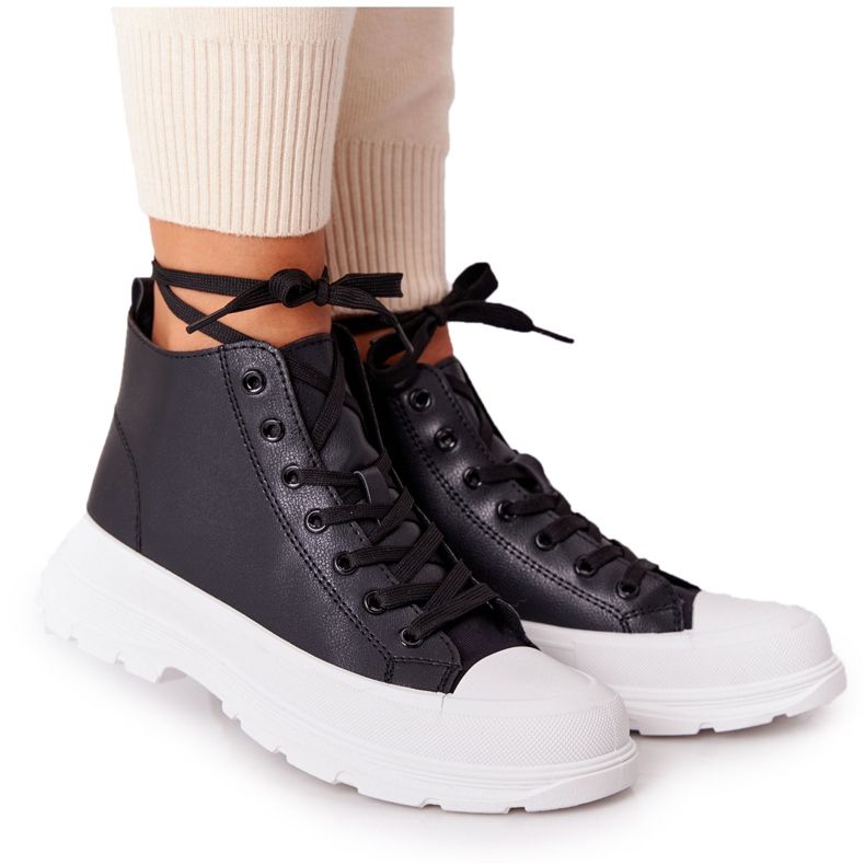 Dámské černé kožené tenisky Trissy na velké podrážce černá