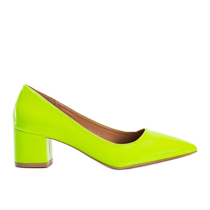 Žlutá čerpadla lakovaná na bloku Eden