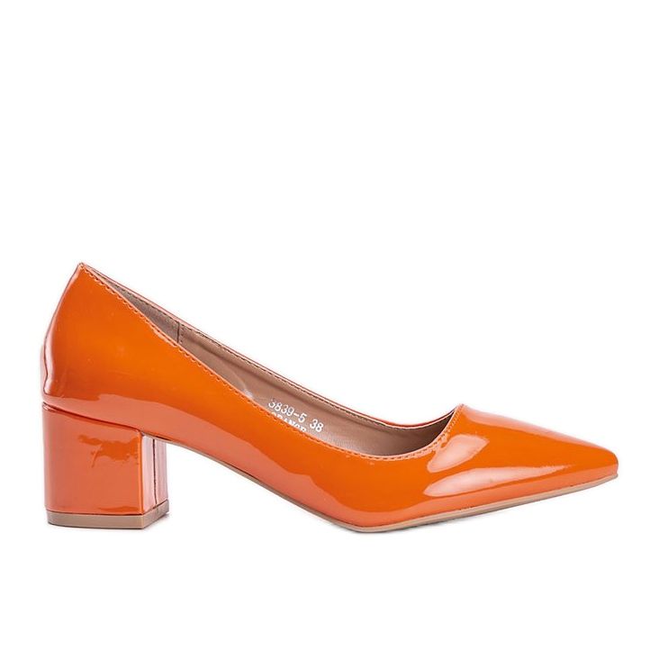 Oranžová čerpadla lakovaná na bloku Eden oranžový