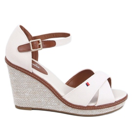 Sandály na béžovém klínu BL-70 Beige béžový