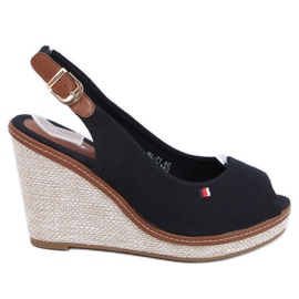 Černé sandály na klínku BL-71 Black černý