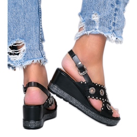 Černé sandály na klínku Mon černý