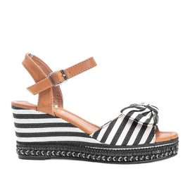 Černé a bílé klínové sandály od Dulce bílý černý