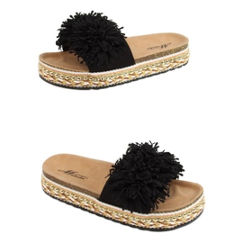 Černé pantofle 2260 na zdobené podrážce černá