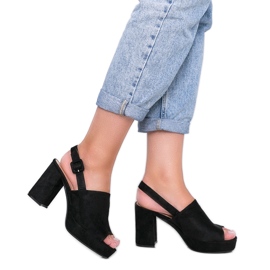 Černé sandály na postu Chikie černá