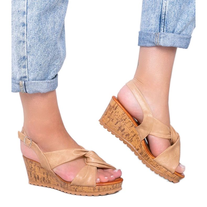 Béžové klínové sandály Buenos Aires béžový