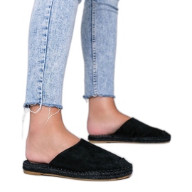 Venušiny černé klapky černý