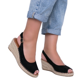 Černé klínové sandály od Caitlin černá