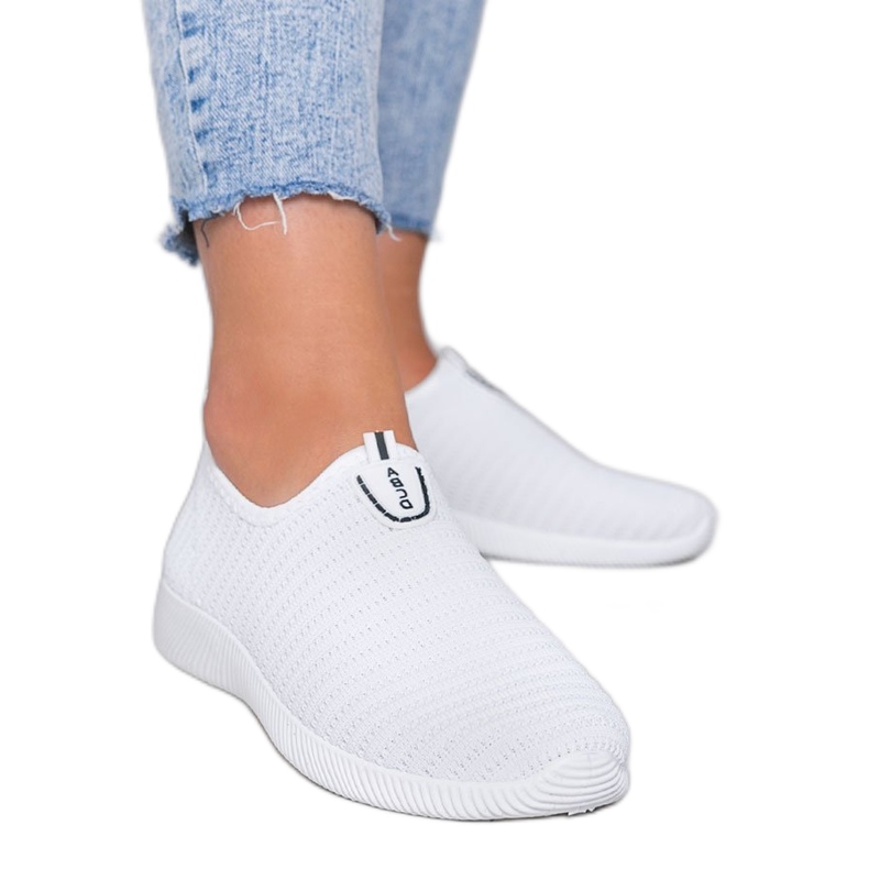 Udělejte to bílé sportovní tenisky bílý