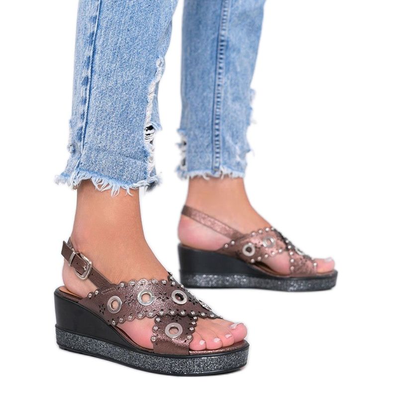 Hnědé metalické klínové sandály Po hnědý