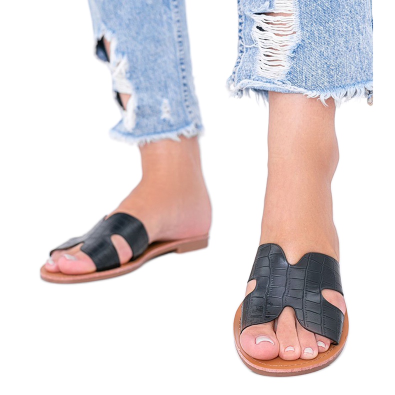 Černé pantofle s krokodýlí kůží z fénixu černá Černé pantofle s krokodýlí kůží z fénixu černá