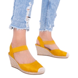 Žluté espadrilky na Louise klín žluť