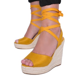 Hořčičné espadrilky na Jessieho klínu žluť