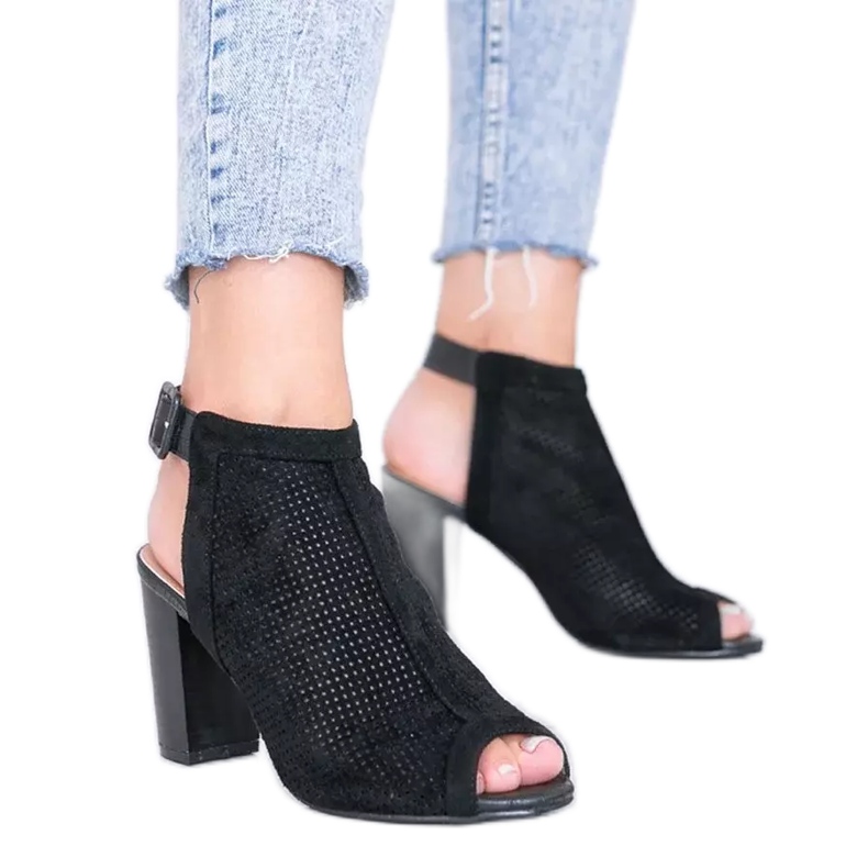 Černé prolamované sandály na sloupku Veronika černá