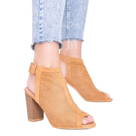 Velbloudí prolamované sandály na sloupku Veronika hnědý