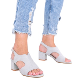 Šedé sandály na nízkém sloupku Buenna šedá Šedé sandály na nízkém sloupku Buenna šedá