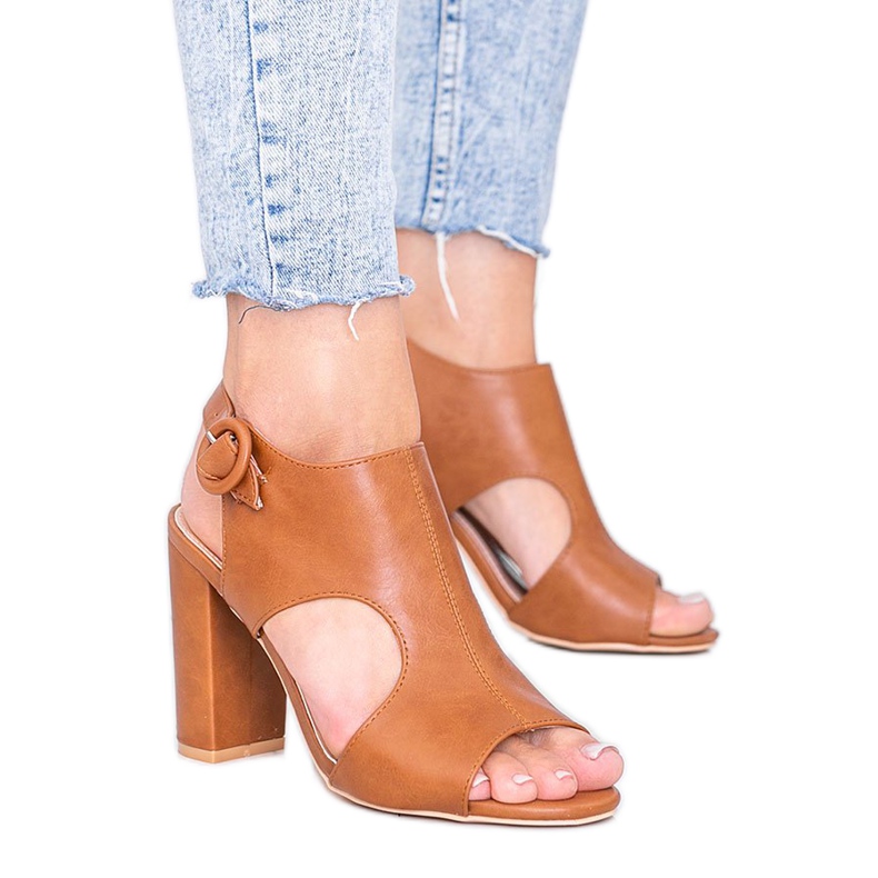 Hnědé sandály na sloupku Gally hnědý