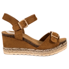 SHELOVET Klínové sandály se sponou hnědý