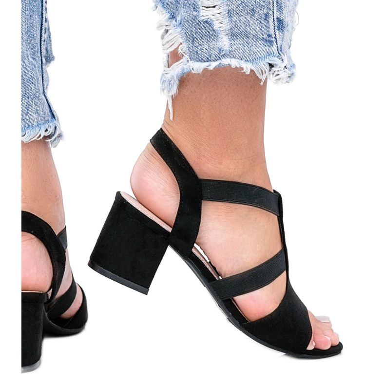 Černé sandály na nízkém sloupku Forte černá