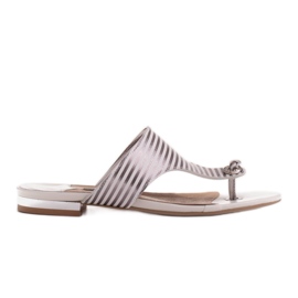 Marco Shoes Ploché sandály s lakem a metalickou patou bílý stříbro