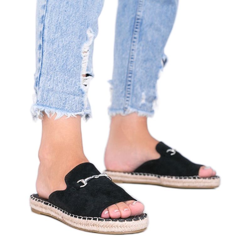 Černé pantofle s přezkou Roseau černá