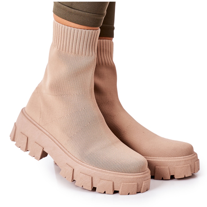 PS1 Pracovníci z elastické látky na platformě, béžová inspirace béžový