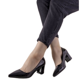 Černé lodičky na sloupku Harye černý