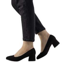 Černé lodičky na příspěvku Vždy černý