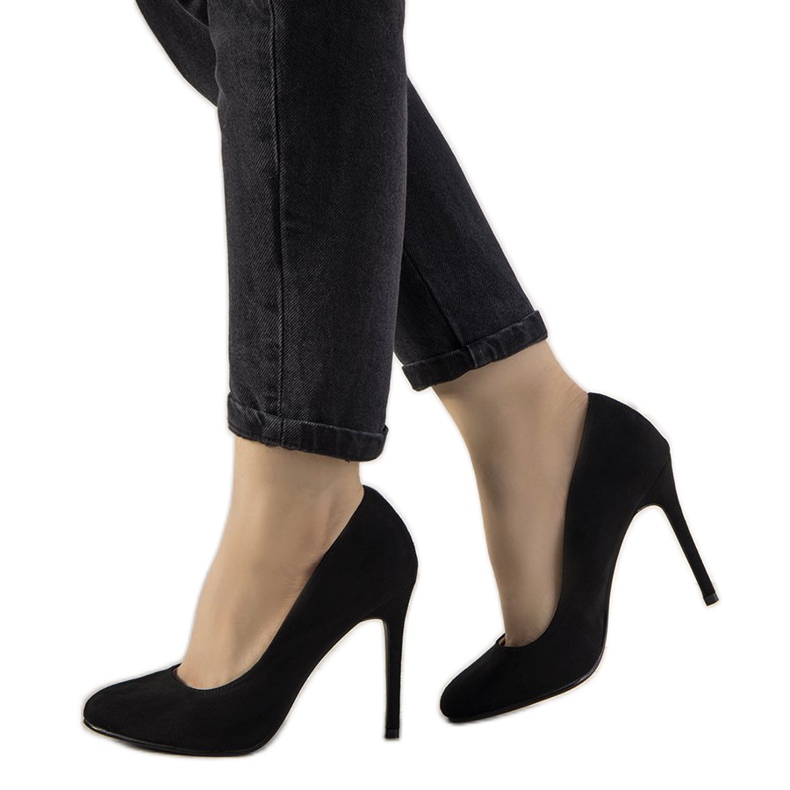 Černé lodičky na podpatku Dermeno černá