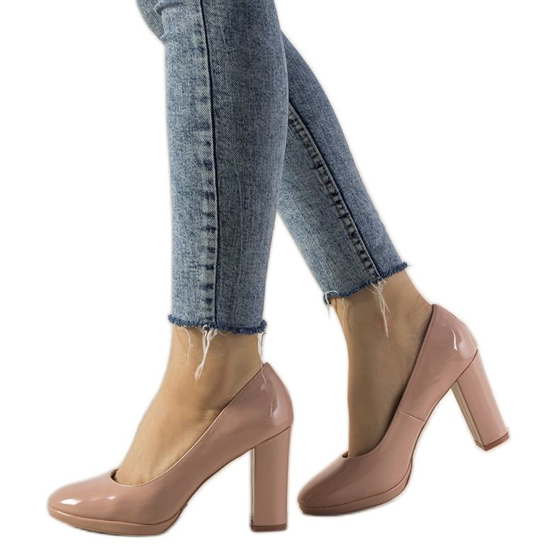 Růžově lakované lodičky na pilíři Bellisima růžový