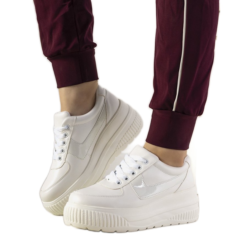 Bílé sportovní tenisky s vysokou podrážkou Challenge bílý Bílé sportovní tenisky s vysokou podrážkou Challenge bílý