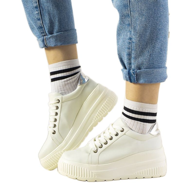 Bílé sportovní tenisky s vysokou podrážkou Under bílý