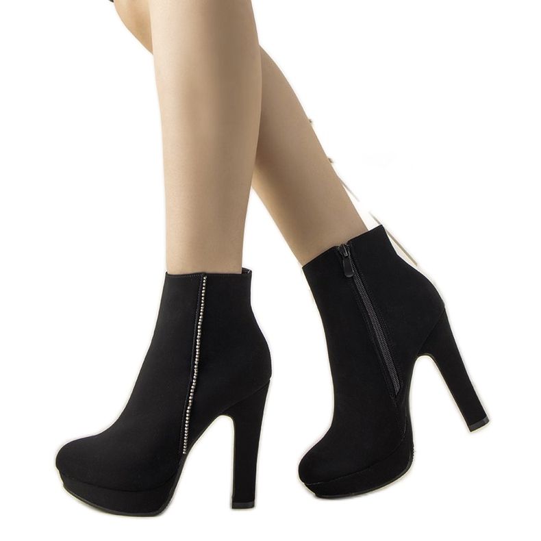 Černé elegantní kozačky na sloupku Torment černá Černé elegantní kozačky na sloupku Torment černá