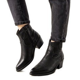 Černé kovbojské boty s vyšívaným vzorem Mustgrow černá