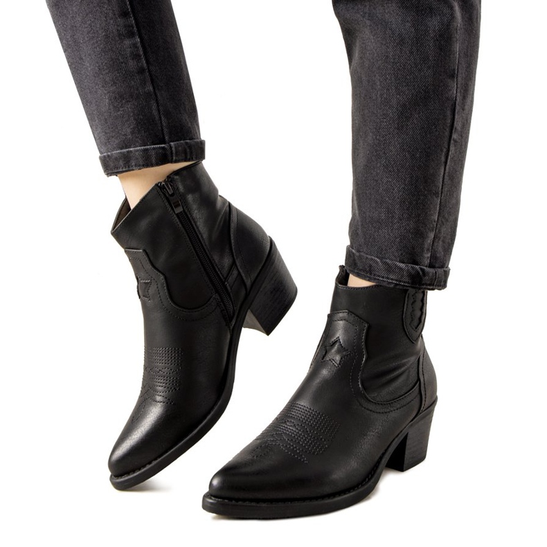 Černé kovbojské boty s vyšívaným vzorem Mustgrow černá