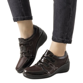 Hnědé brogues na nízkém klínovém podpatku Tiffy hnědý Hnědé brogues na nízkém klínovém podpatku Tiffy hnědý