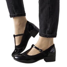 Černé lodičky na sloupku s lakovanou manamskou špičkou černá Černé lodičky na sloupku s lakovanou manamskou špičkou černá